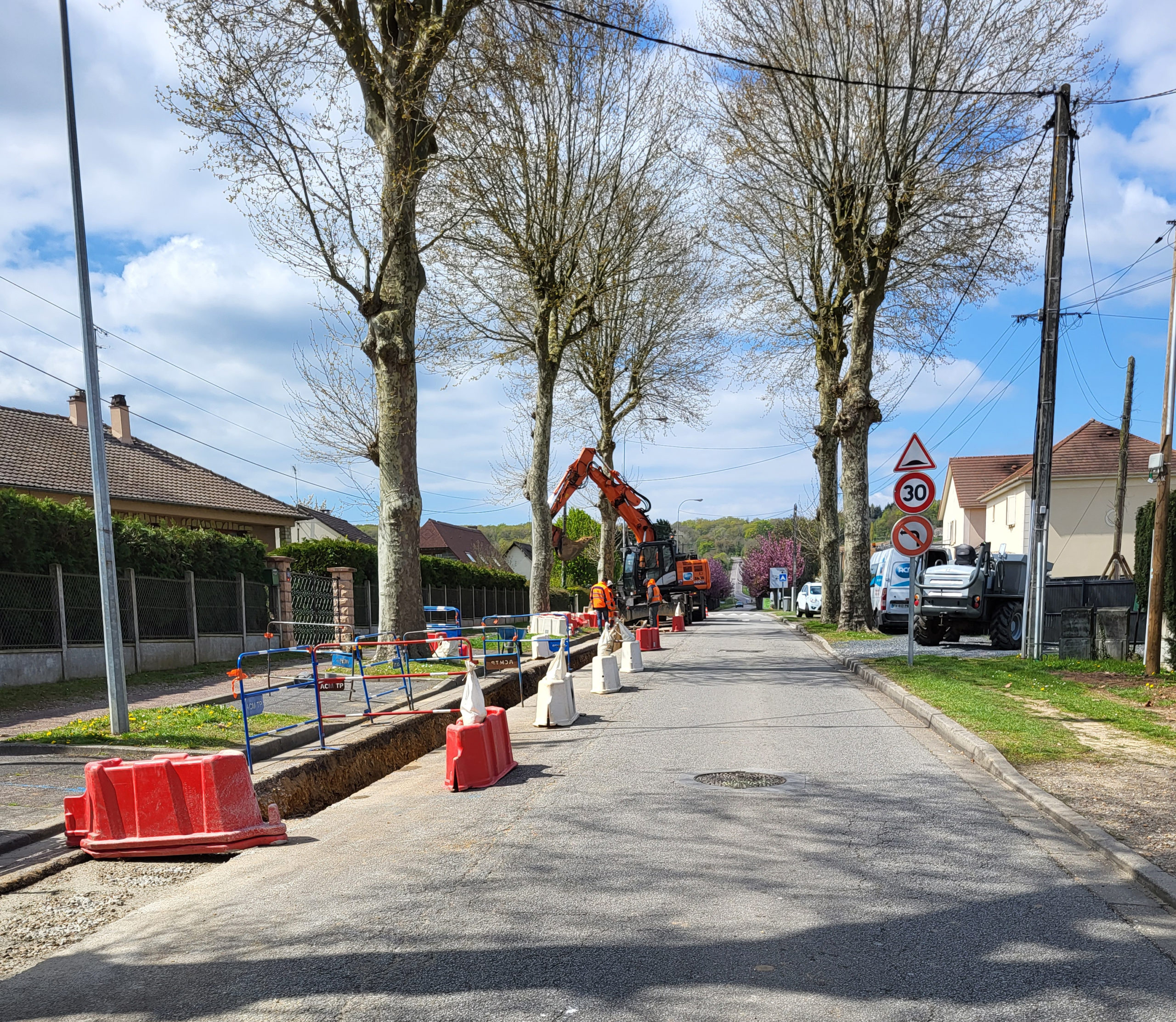 L’attribut alt de cette image est vide, son nom de fichier est GASNY_COM_entree-de-ville-scaled.jpg.